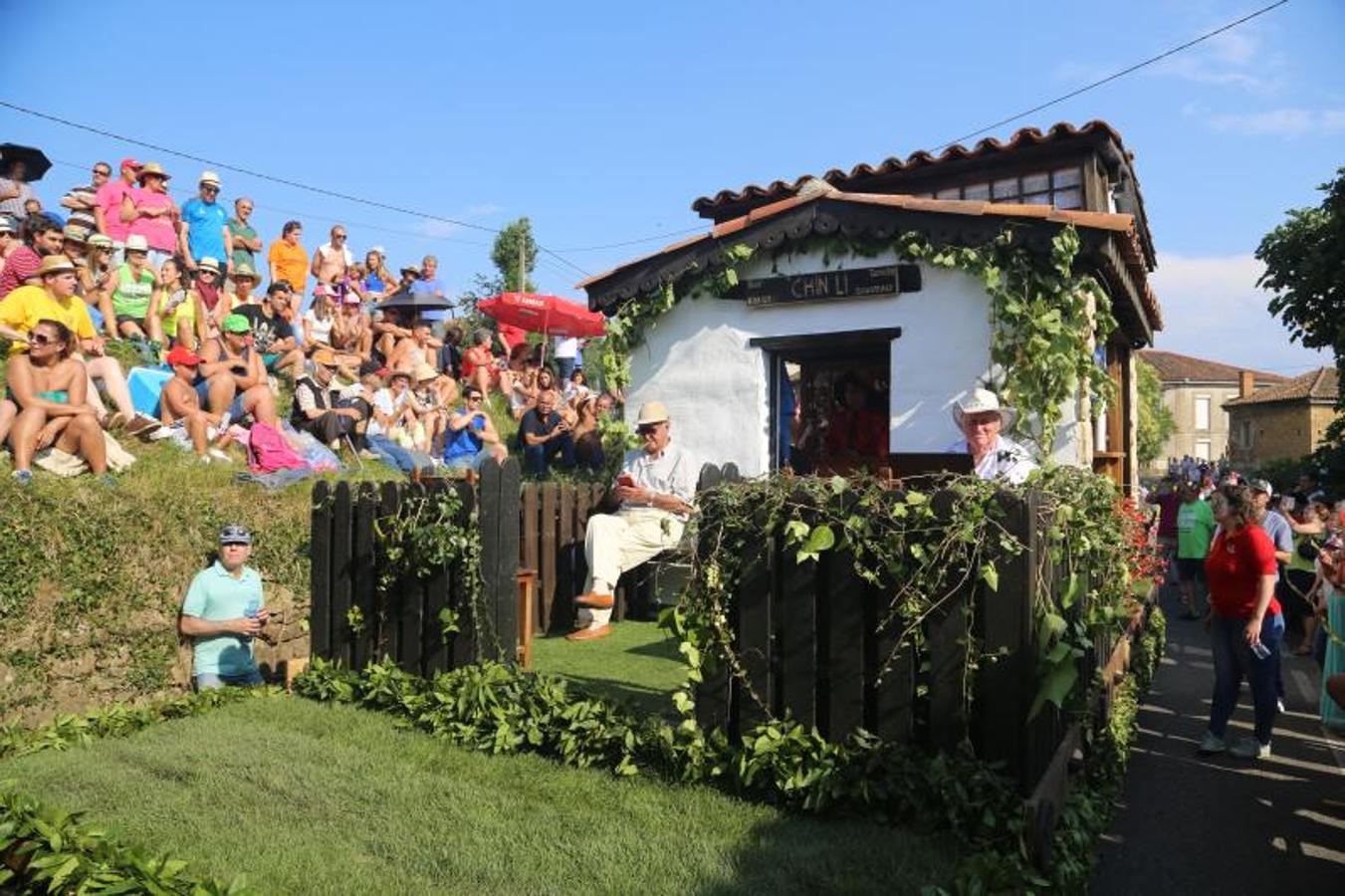 Valdesoto sale a la calle en carroza