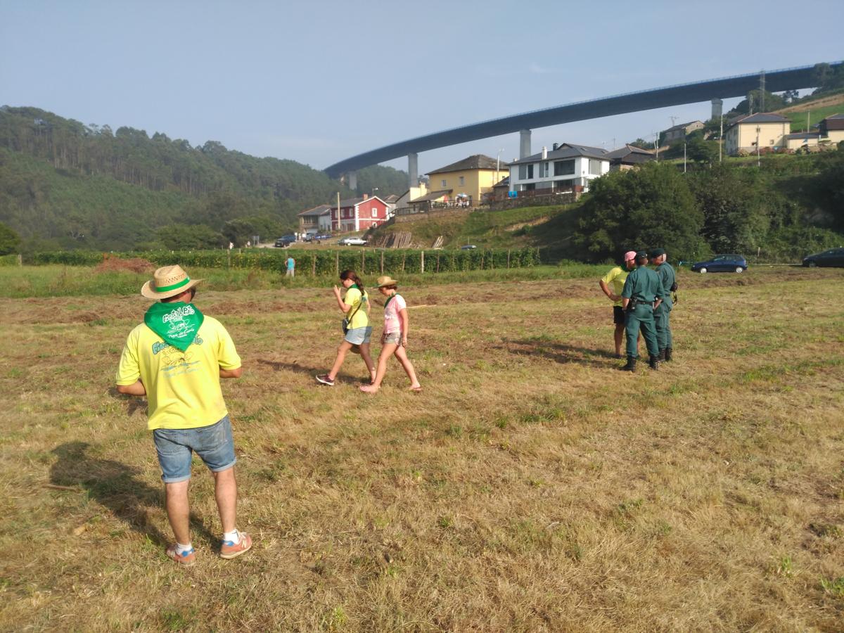 El Seprona vigila la Fiesta del Pato en la playa valdesana de Cueva