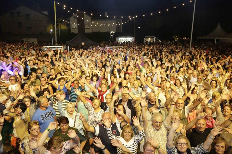 Concierto del Dúo Dinámico en Llanes