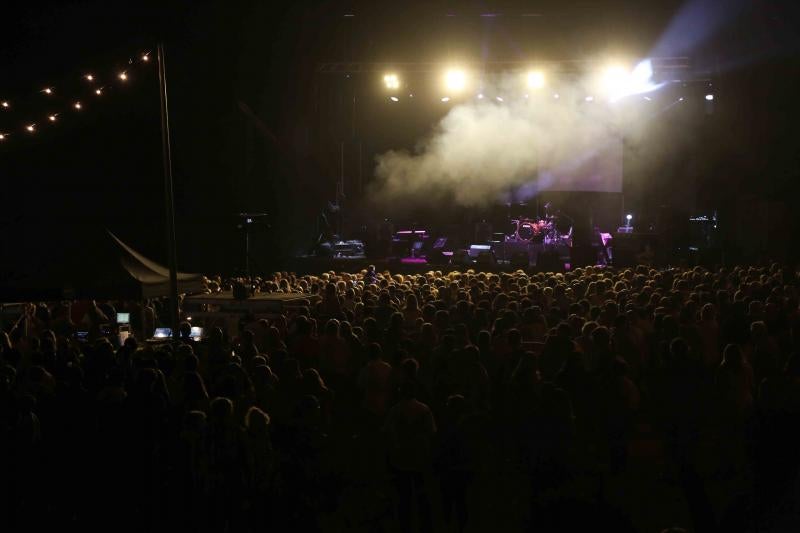 Concierto del Dúo Dinámico en Llanes