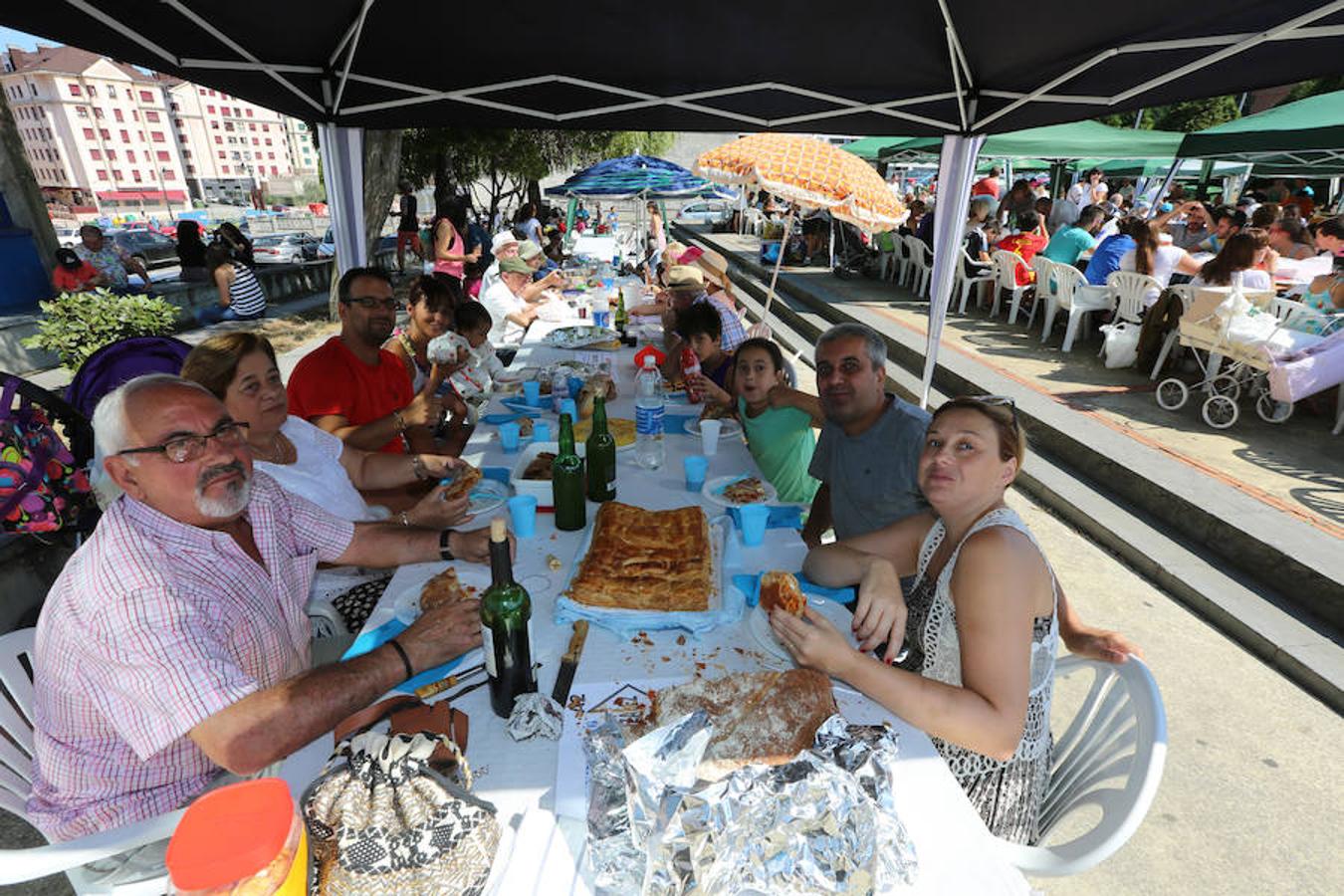 Comida en la calle de las fiestas de Corvera