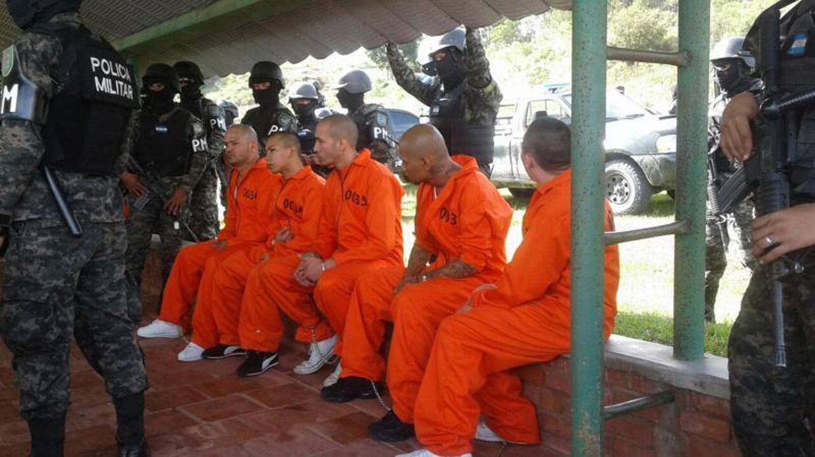 Así es la llegada de presos peligrosos a una cárcel de alta seguridad