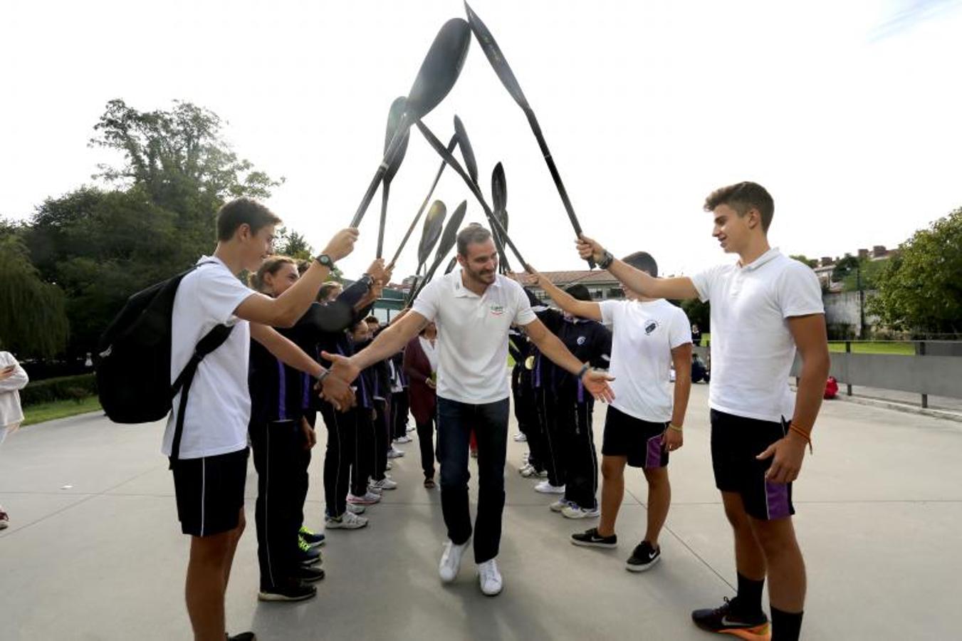 Saúl Craviotto visita el Colegio de la Asunción