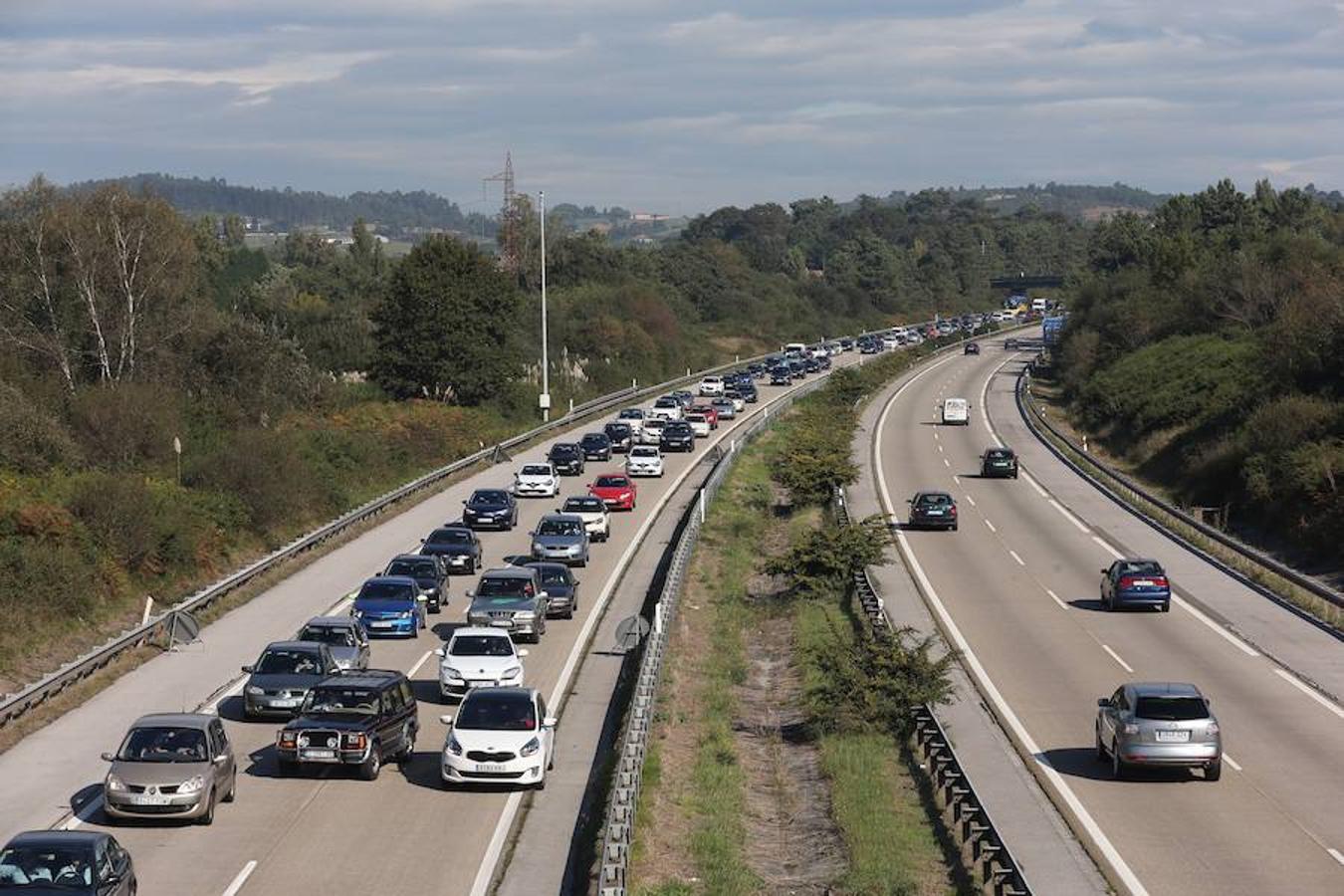 Retenciones en la autopista &#039;Y&#039; por el corte de un carril en Lugones