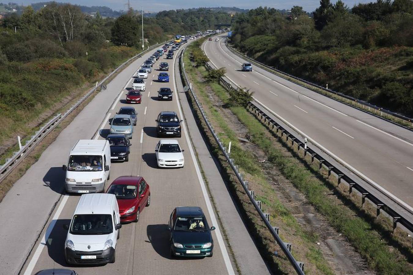 Retenciones en la autopista &#039;Y&#039; por el corte de un carril en Lugones