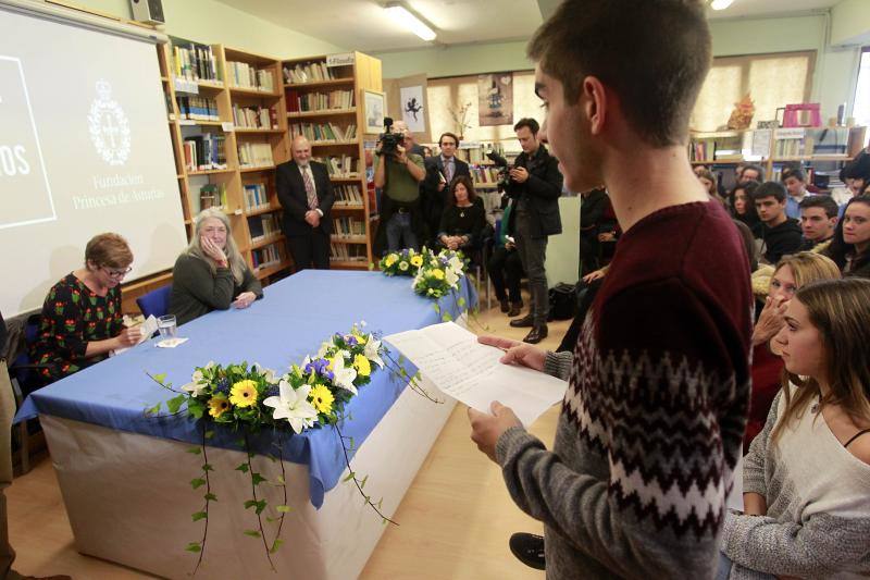 Mary Beard comparte charla con estudiantes ovetenses