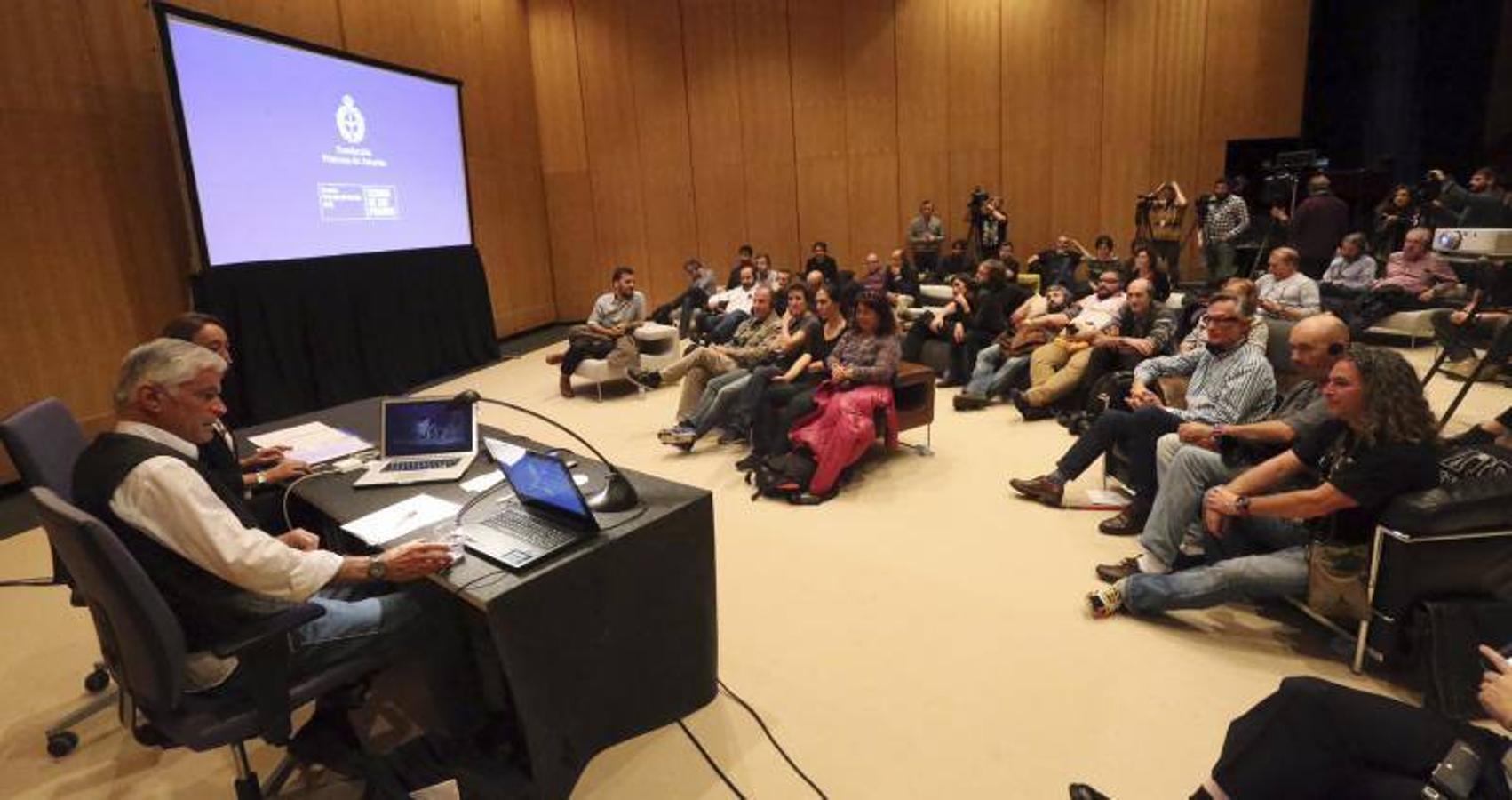 El fotoperiodista James Nachtwey mantiene un encuentro con colegas de profesión