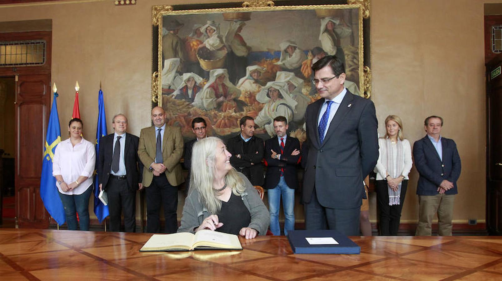 Encuentro con Mary Beard en la Junta General del Principado