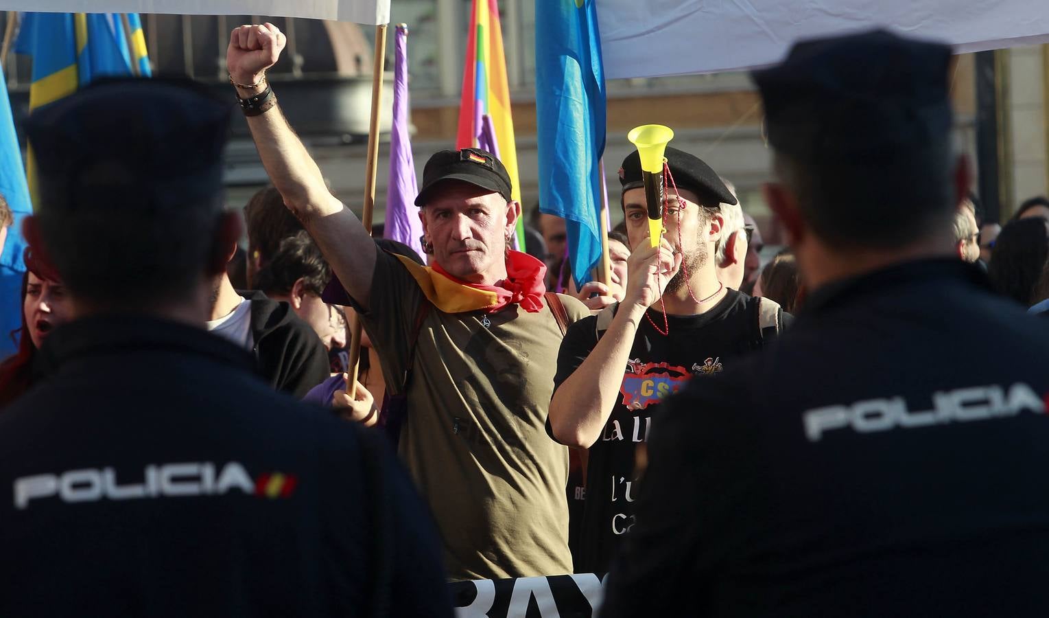 Protestas a la entrada de los Premios Princesa de Asturias