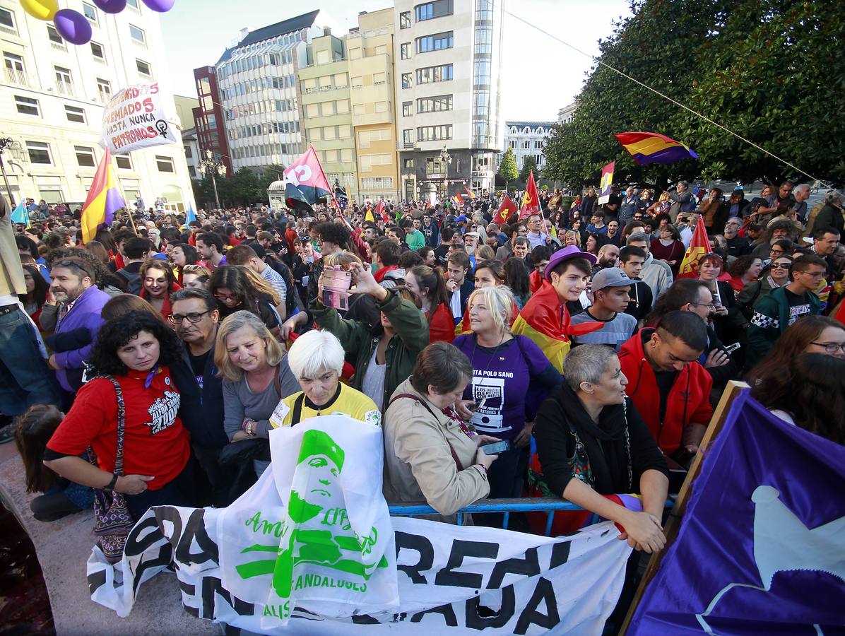 Protestas a la entrada de los Premios Princesa de Asturias