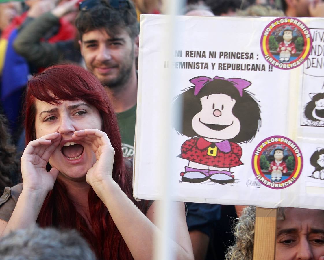 Protestas a la entrada de los Premios Princesa de Asturias