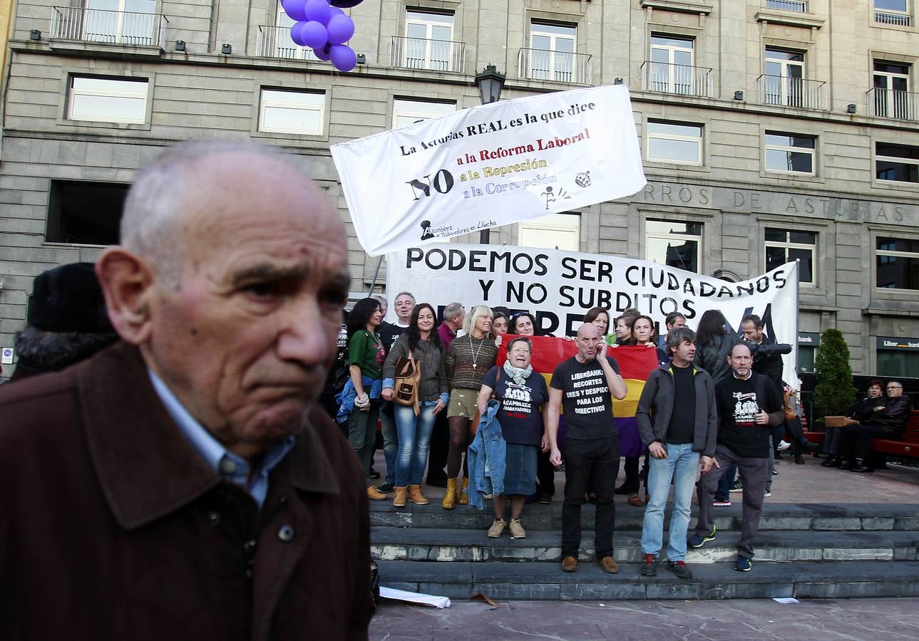 Protestas a la entrada de los Premios Princesa de Asturias