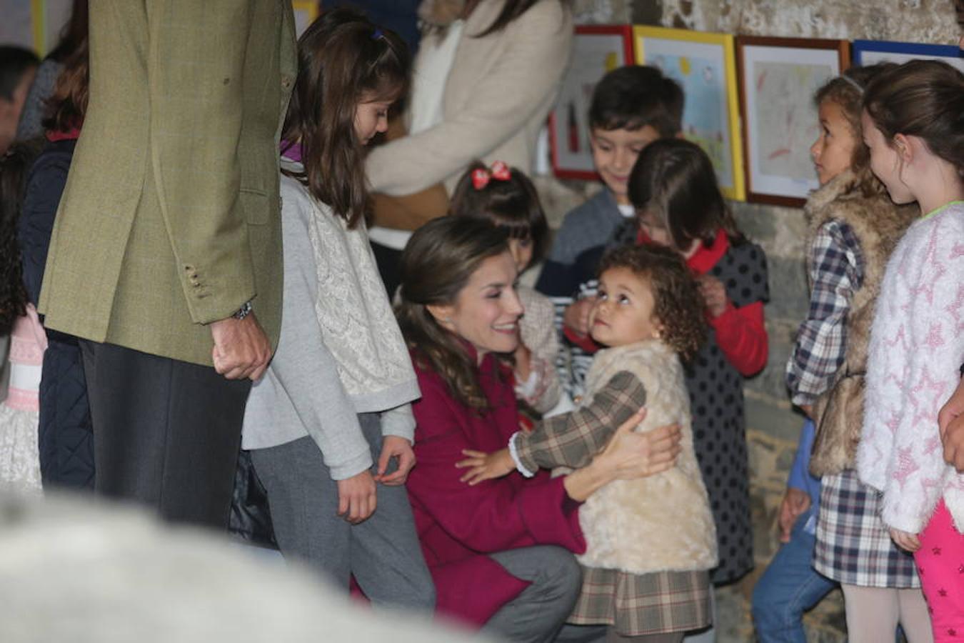 Los Reyes entregan el Premio al Pueblo Ejemplar a Los Oscos