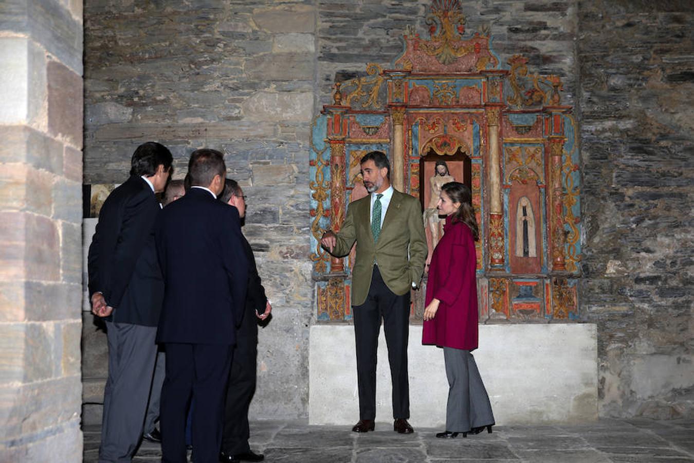 Los Reyes entregan el Premio al Pueblo Ejemplar a Los Oscos