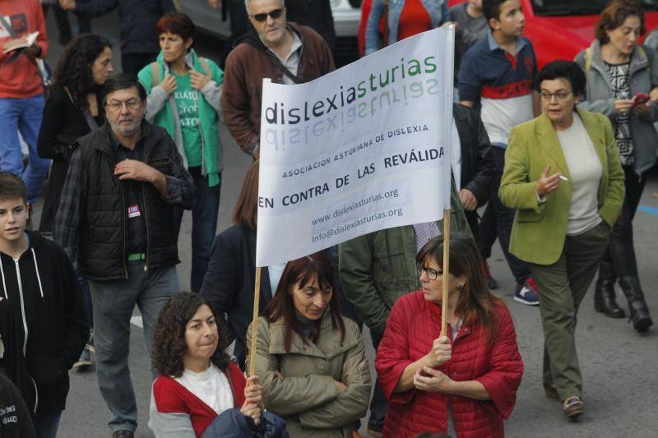 Manifestación contra las reválidas en Oviedo
