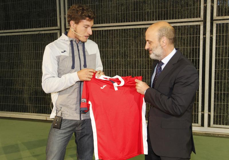 Pablo Carreño recibió la insignia de plata del Grupo Covadonga