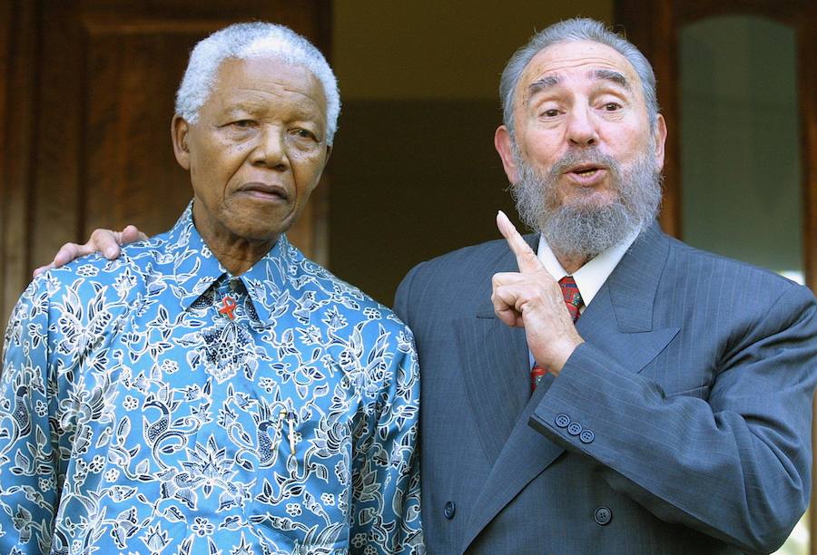 Fidel Castro con Nelson Mandela en 2001.