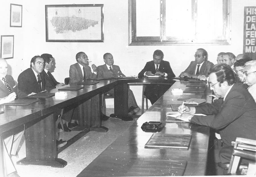 Pleno de la Cámara de Comercio de Gijón en 1979