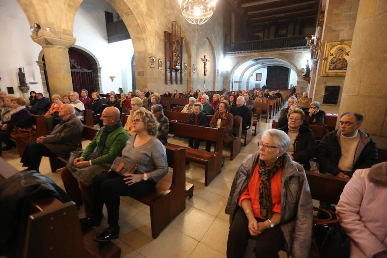 Misa en la iglesia de San Nicolás de Bari. 