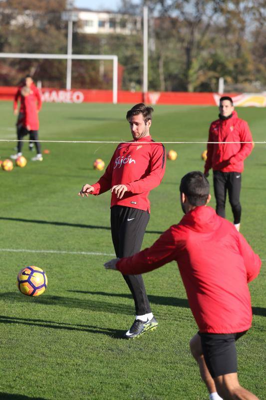 Entrenamiento a puerta cerrada del Sporting