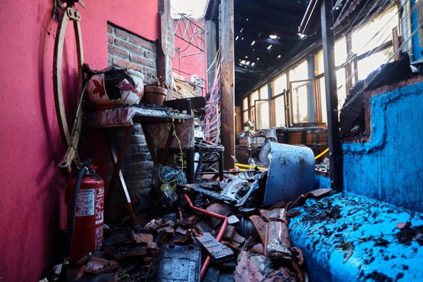 Un incendio calcina el restaurante El Llar de Viri, en San Román de Candamo