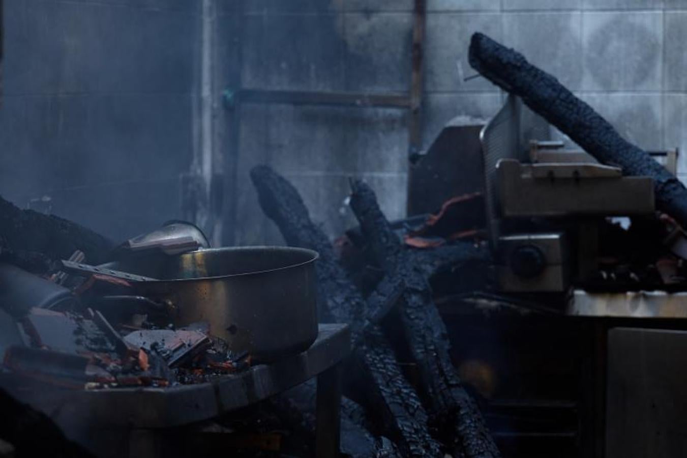 Un incendio calcina el restaurante El Llar de Viri, en San Román de Candamo
