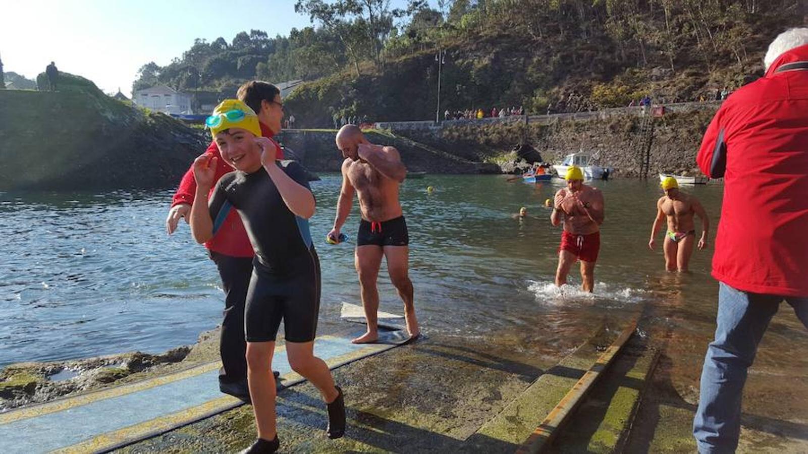 Viavélez. Los participantes hicieron el recorrido a nado.