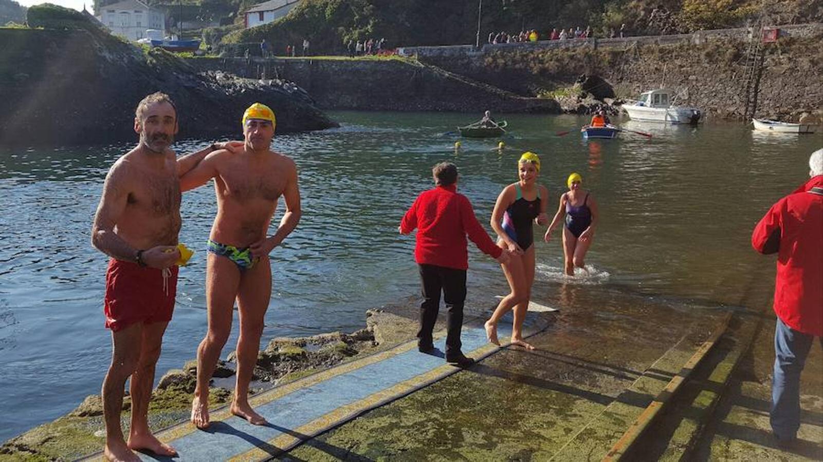 Viavélez. Los participantes hicieron el recorrido a nado.