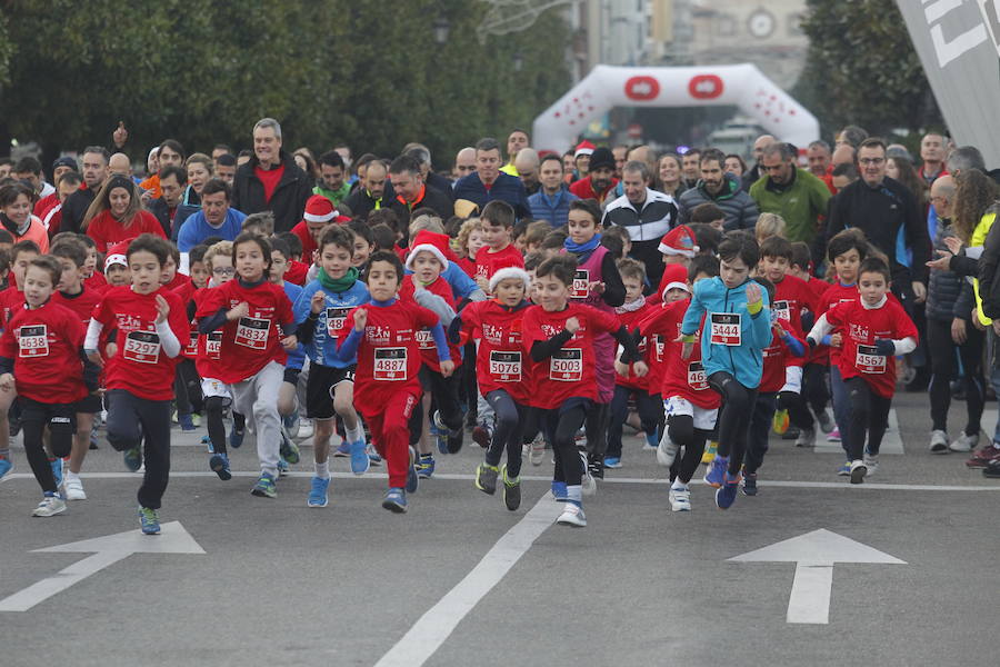 Multitudinaria carrera de San Silvestre en Oviedo