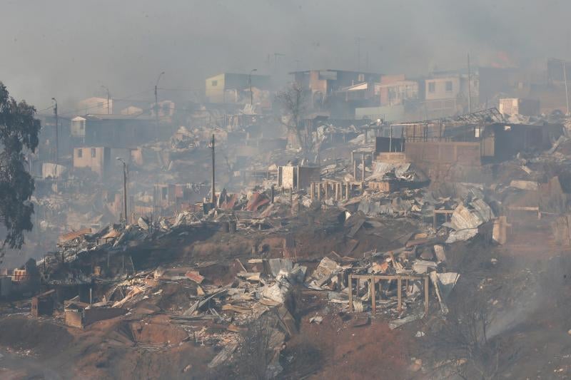 Un devastador incendio arrasa Valparaíso