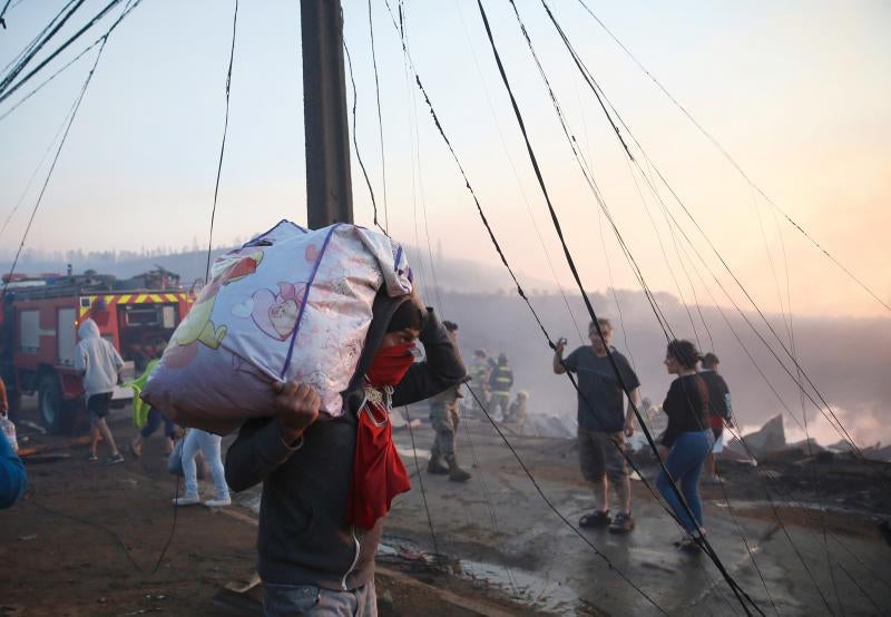 Un devastador incendio arrasa Valparaíso