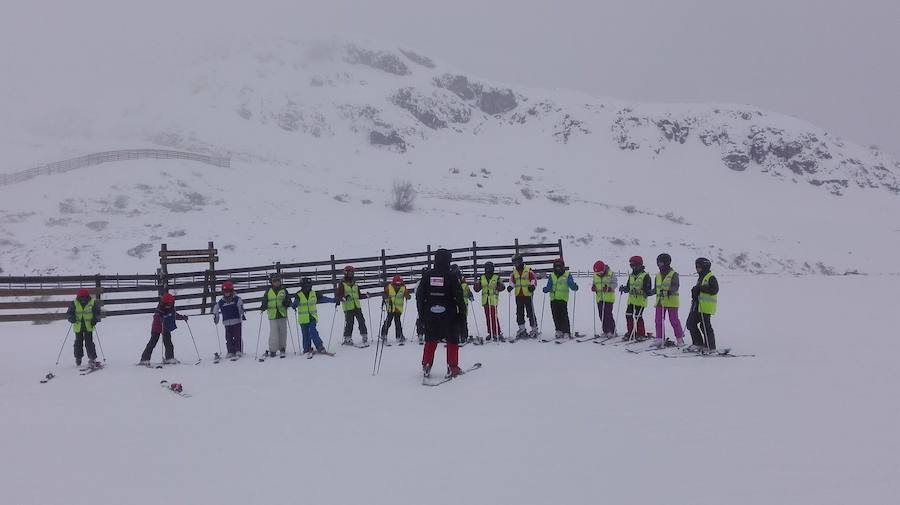 Las imágenes de la nieve en Asturias, a la espera del frío siberiano