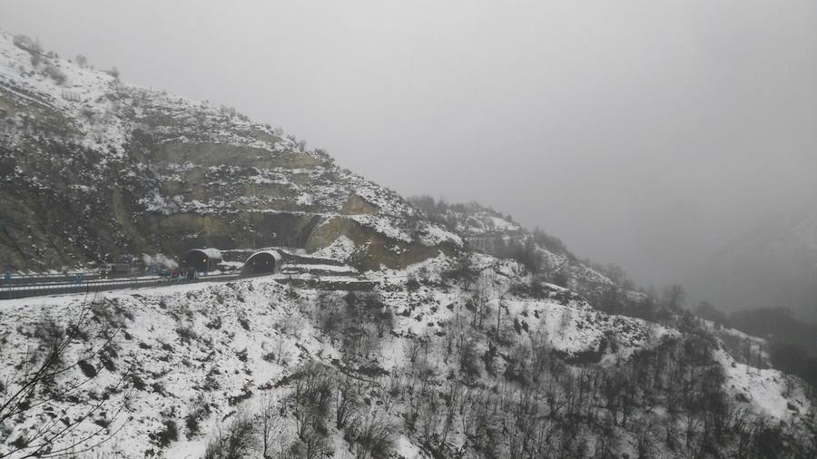 Las imágenes de la nieve en Asturias, a la espera del frío siberiano