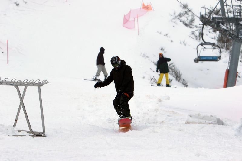 Las imágenes de la nieve en Asturias, a la espera del frío siberiano