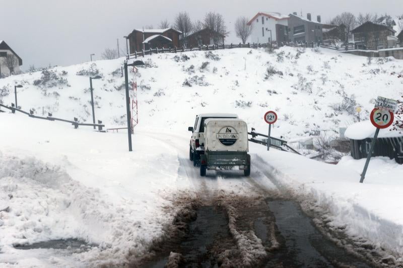 Las imágenes de la nieve en Asturias, a la espera del frío siberiano