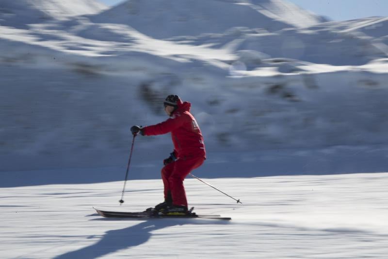 Animación en las pistas de esquí de Fuentes de Invierno