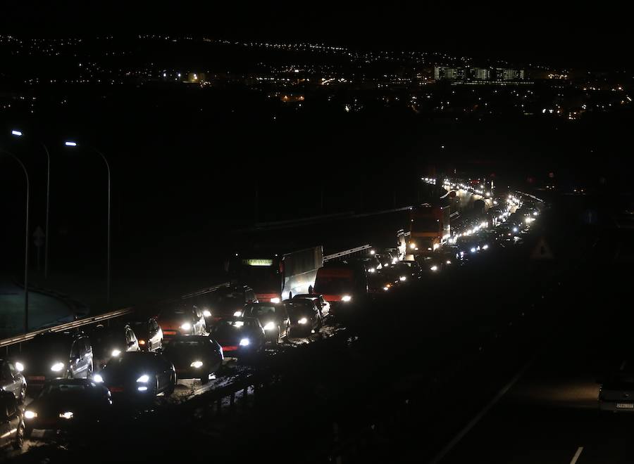 Atascos kilométricos en la autopista