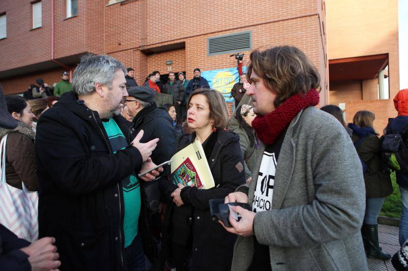 Paralizan el desahucio de una familia en Oviedo