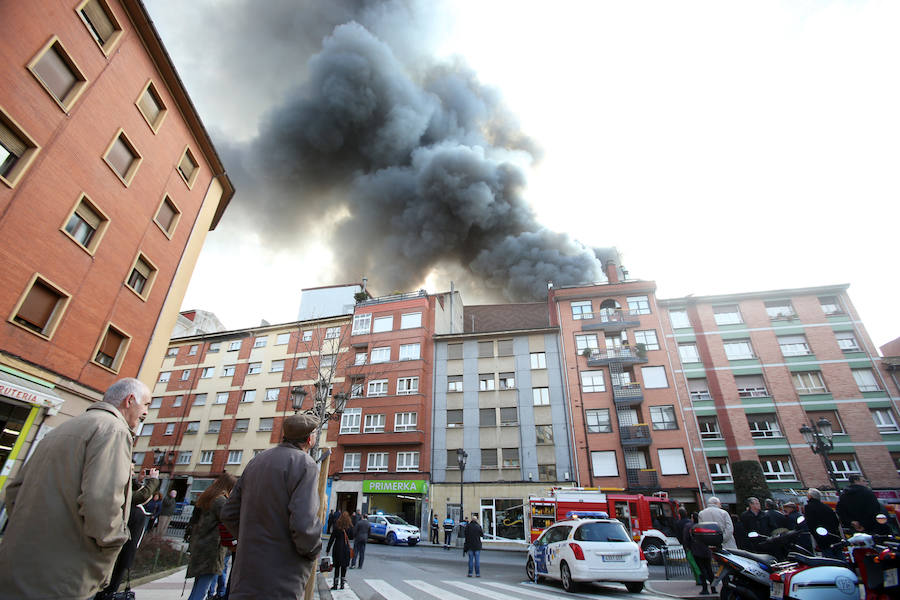 Incendio en un bazar chino de Oviedo
