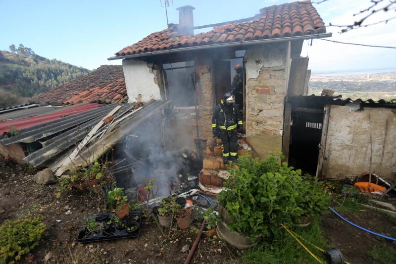 Arde una vivienda en Gijón