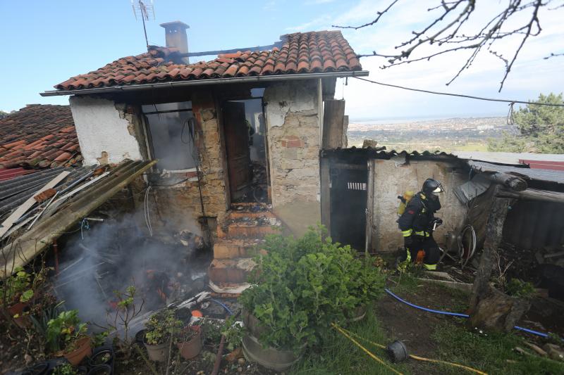 Arde una vivienda en Gijón