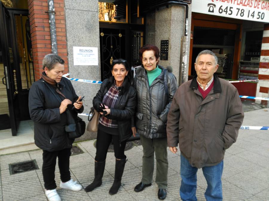 Vecinos afectados por el incendio del bazar chino en Pumarín