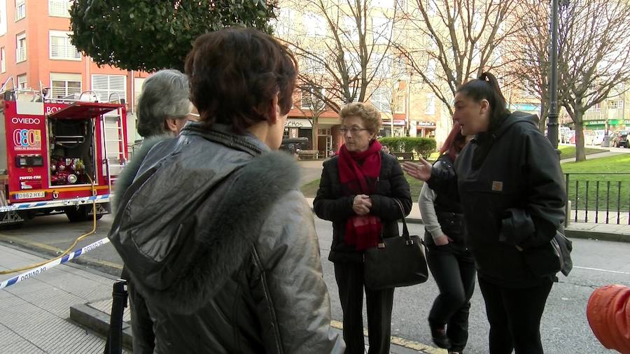 Vecinos afectados por el incendio del bazar chino en Pumarín