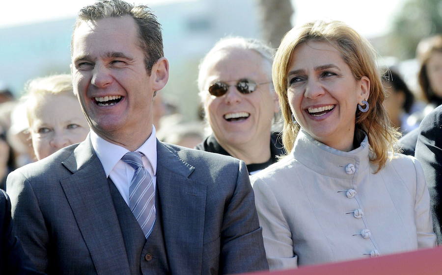 Iñaki Urdangarín y la Infanta Cristina, duques de Palma, se ríen a carcajadas durante la inauguración del nuevo edificio del Museo Salvador Dalí, en San Petersburgo (Florida) (2010).