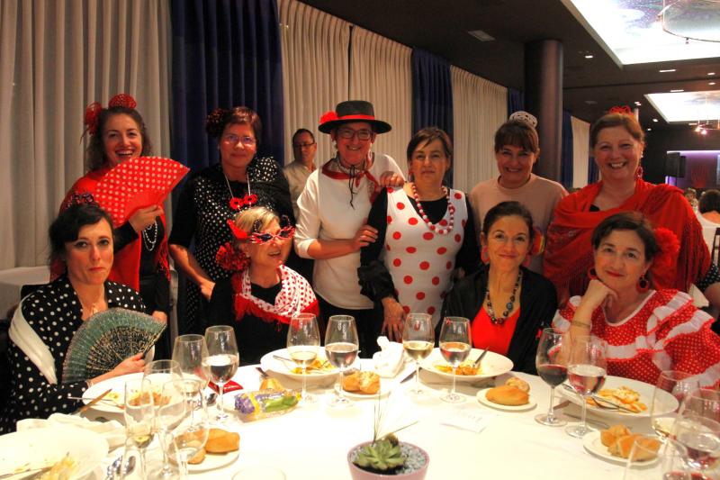 Colorida noche de comadres en Avilés