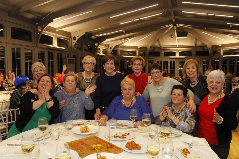 Colorida noche de comadres en Avilés