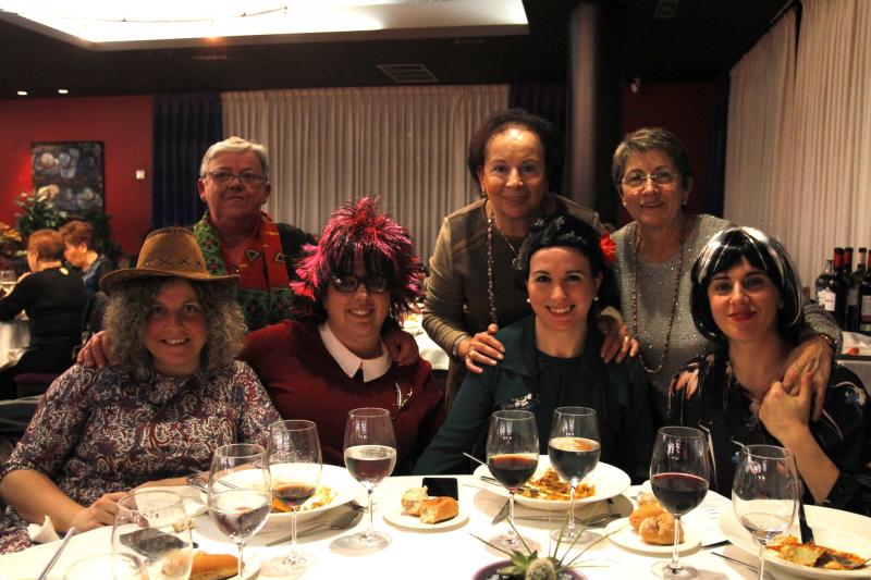 Colorida noche de comadres en Avilés