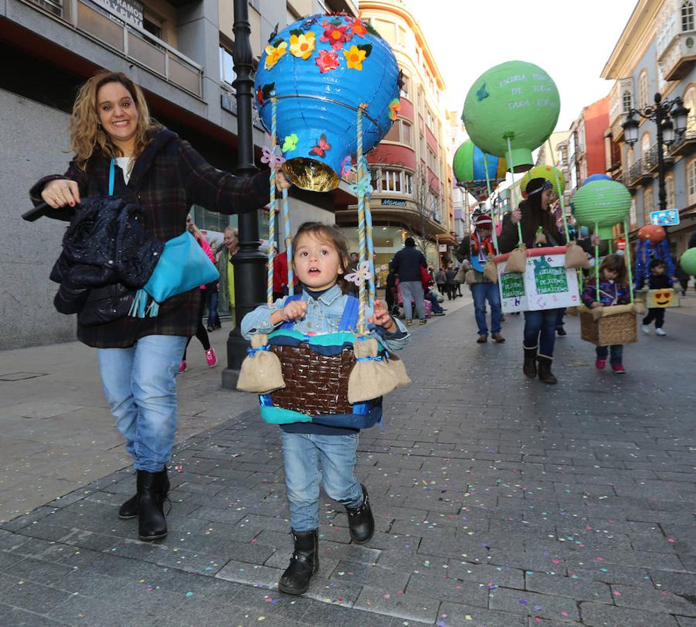 Los colegios desfilan en el Antroxu de Avilés
