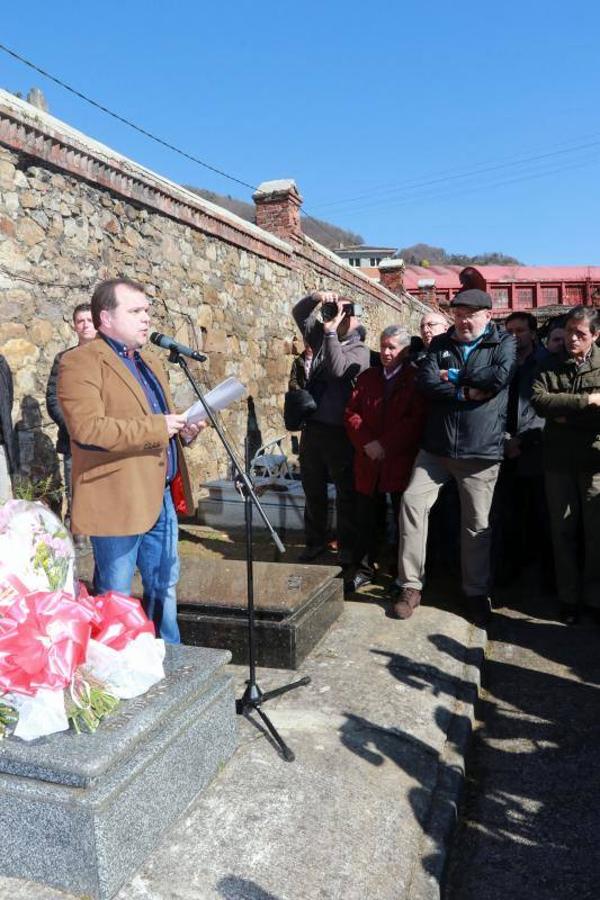 Homenaje a Manuel Llaneza