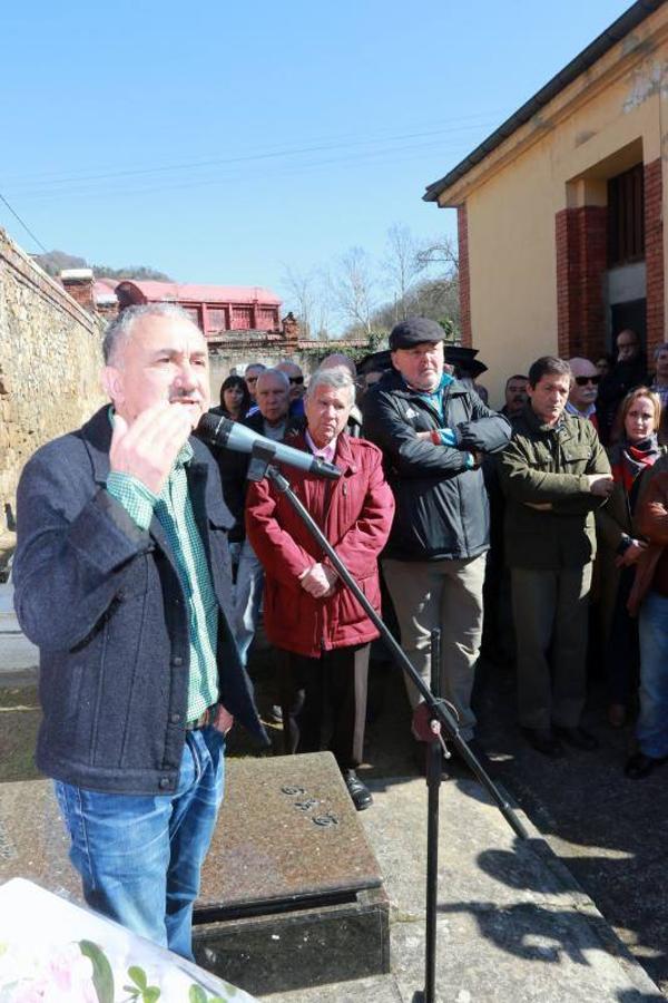 Homenaje a Manuel Llaneza